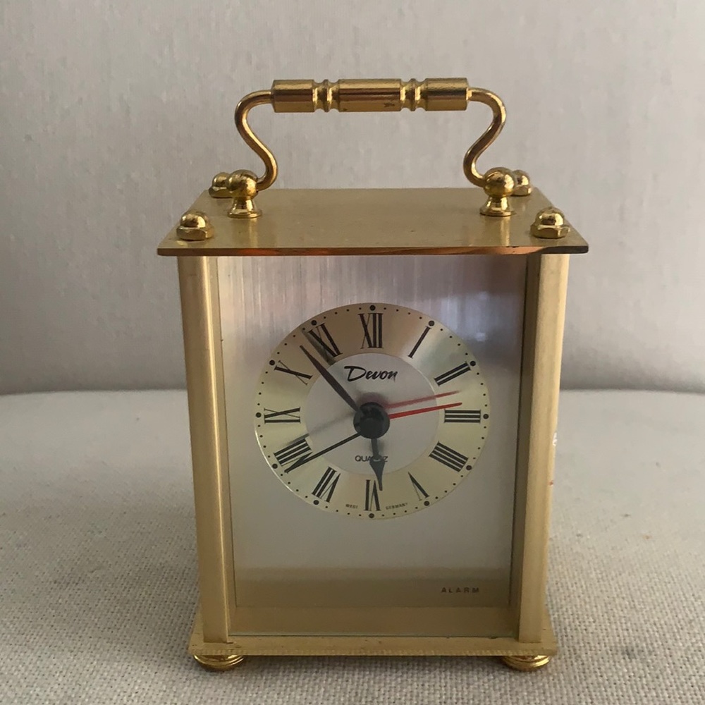 Devon Vintage Gold Tone German quartz tabletop Clock batter